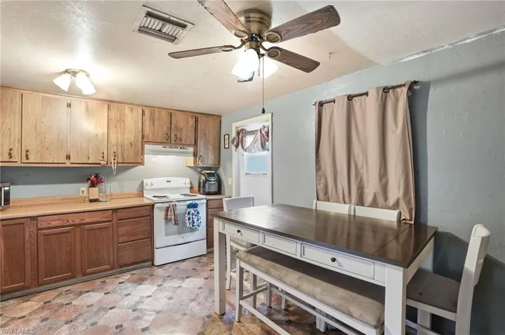 868 Avalon Ave, Labelle, Florida 33935