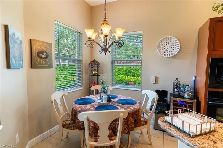 Eat-in Kitchen
