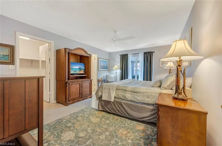 83  Glades  BLVD, Naples, FL 34112