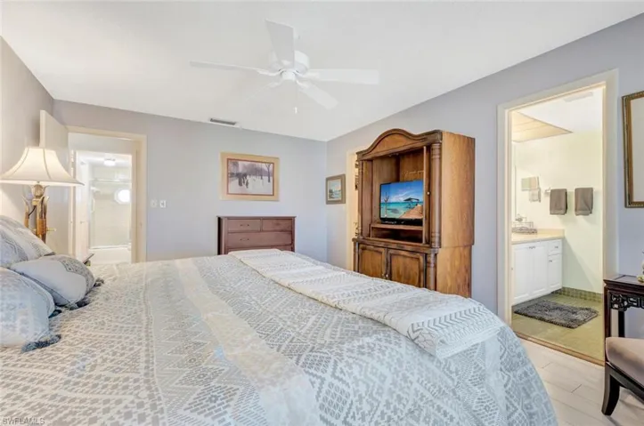 83  Glades  BLVD, Naples, FL 34112