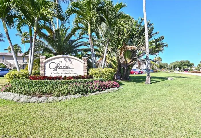 83  Glades  BLVD, Naples, FL 34112