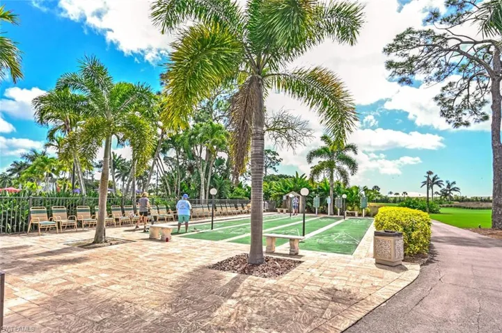 83  Glades  BLVD, Naples, FL 34112