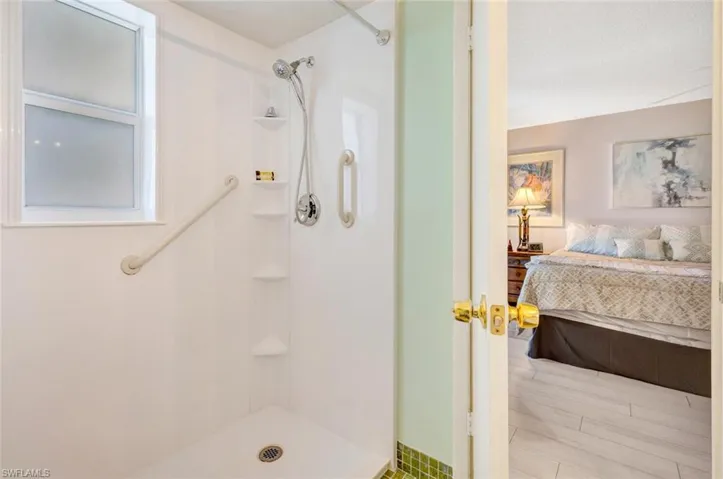 83  Glades  BLVD, Naples, FL 34112