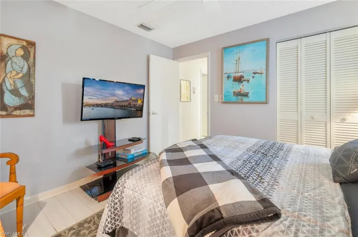 83  Glades  BLVD, Naples, FL 34112