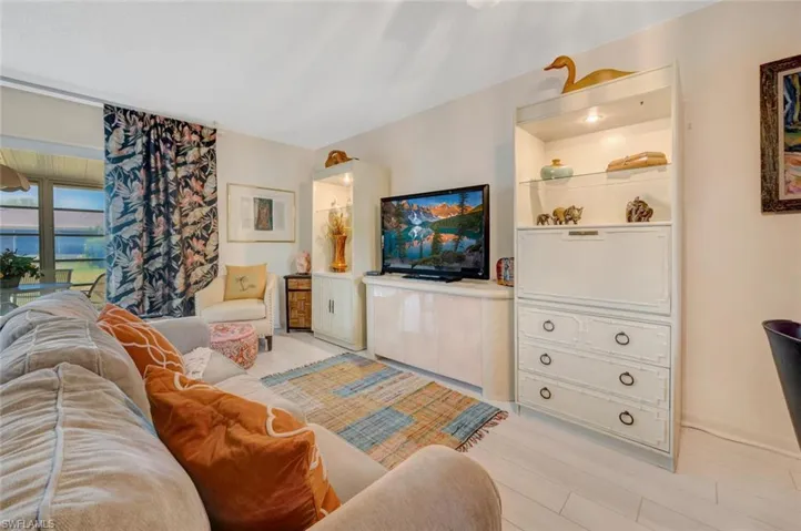 83  Glades  BLVD, Naples, FL 34112