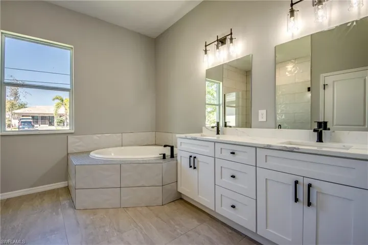 219 SE 15th AVE, CAPE CORAL FL 33990
