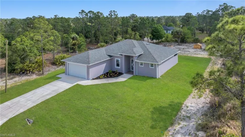 Bird's eye view featuring a wooded view