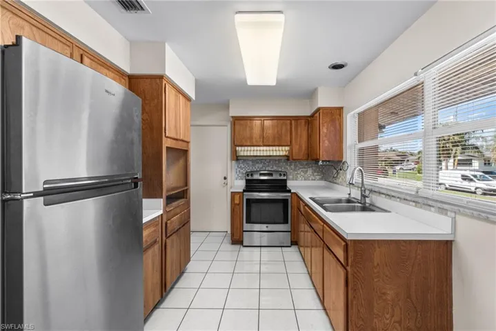 4412 SE 13th  PL, Cape Coral, FL 33904