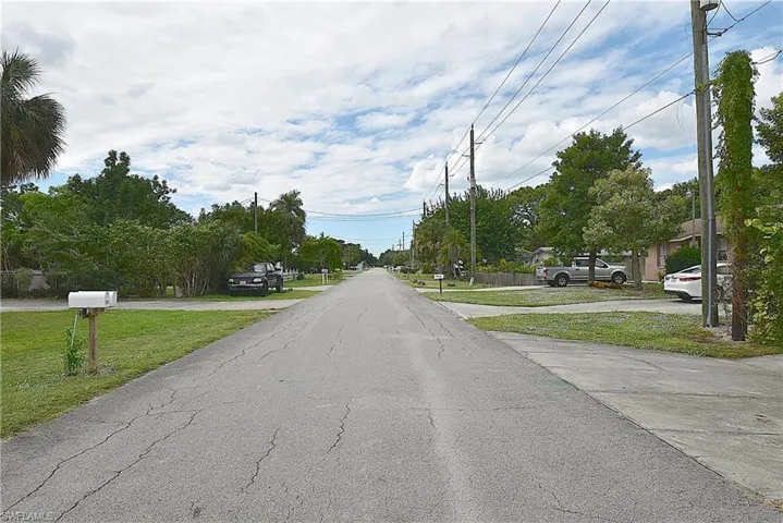 3125  Barrett  AVE, Naples, FL 34112