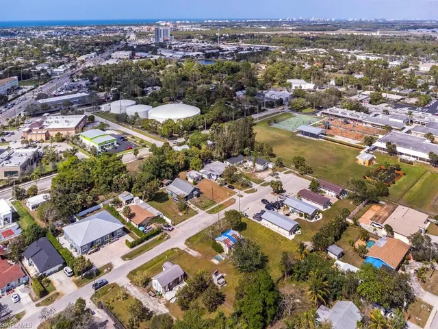 Bayside St, Naples Fl 34112