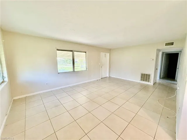 27 Apache St, Lehigh Acres, Florida 33936
