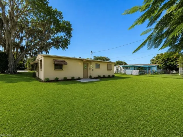 27 Apache St, Lehigh Acres, Florida 33936