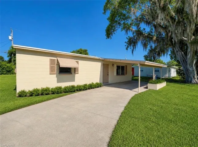 27 Apache St, Lehigh Acres, Florida 33936