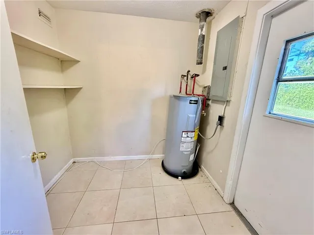 27 Apache St, Lehigh Acres, Florida 33936