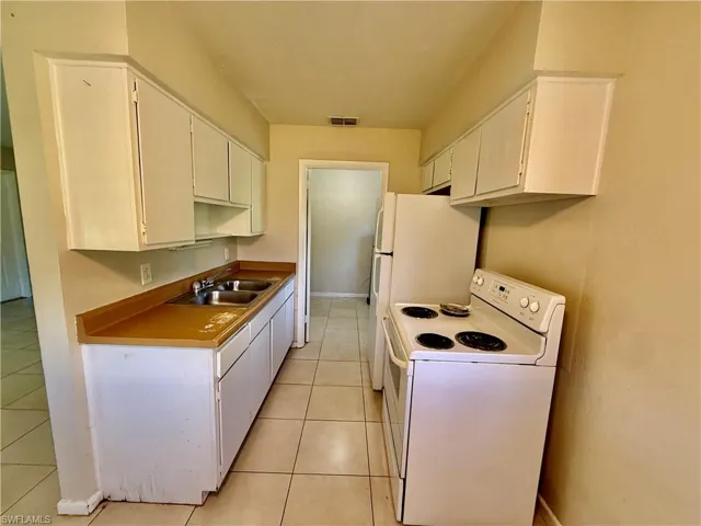 27 Apache St, Lehigh Acres, Florida 33936