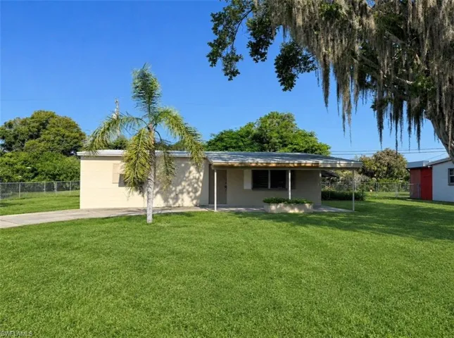 27 Apache St, Lehigh Acres, Florida 33936