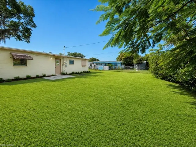 27 Apache St, Lehigh Acres, Florida 33936