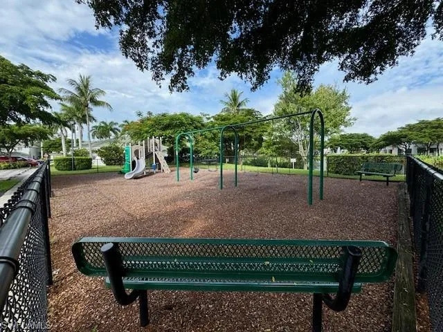 8068 Pacific Beach Dr, Fort Myers Fl 33966