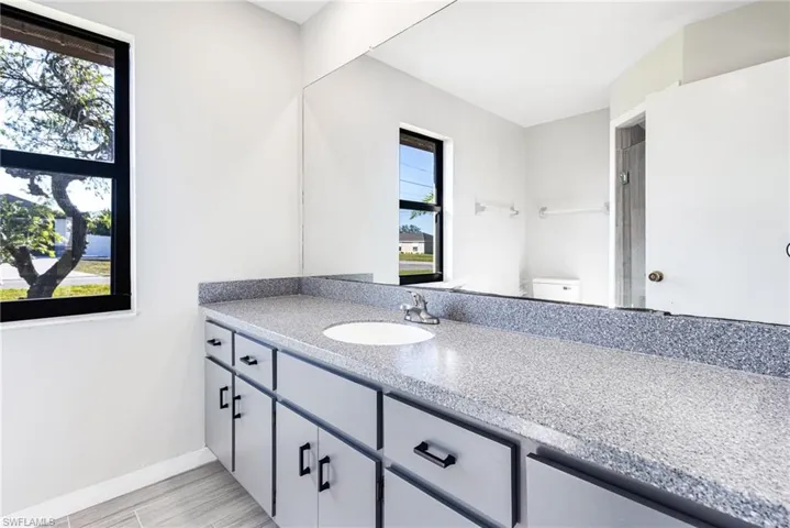 1013 Ne 11th St, Cape Coral Fl 33909