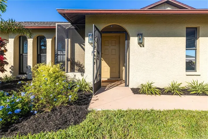 1013 Ne 11th St, Cape Coral Fl 33909
