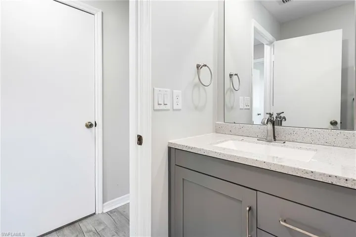 1013 Ne 11th St, Cape Coral Fl 33909