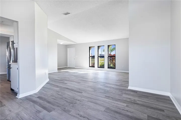 1013 Ne 11th St, Cape Coral Fl 33909