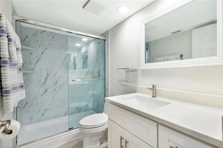Deep Tub/Shower Combination, High Sinks, Quartz, Glass Enclosure
