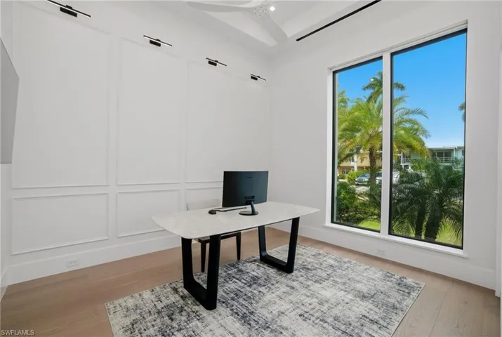 Main level secondary bedroom / flex space