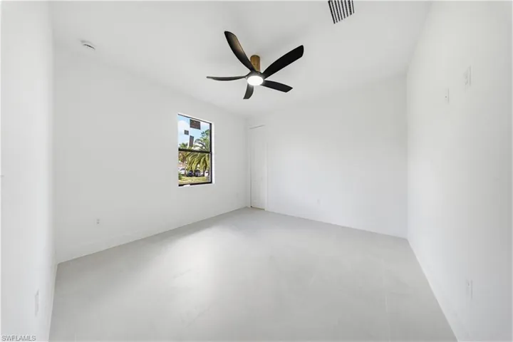 Unfurnished room with baseboards and ceiling fan