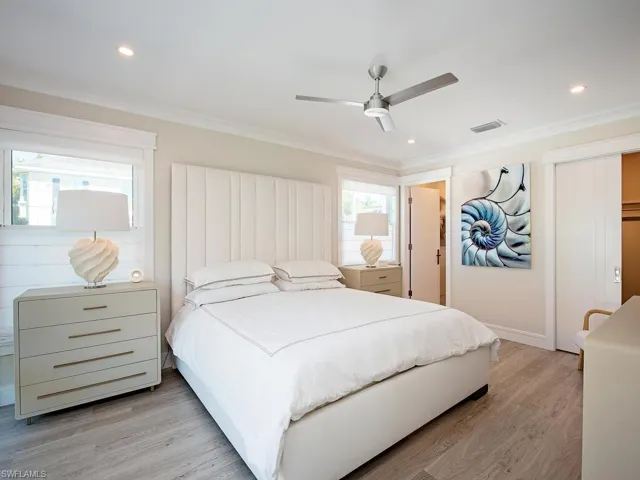 Bedroom featuring light wood-type flooring, ornamental molding, ceiling fan, recessed lighting, and a closet