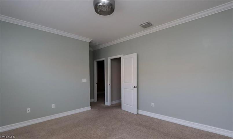 FANTASTIC LOCATION! CLOSE TO BEACHES, HEALTH PARK HOSPITAL & MORE!
