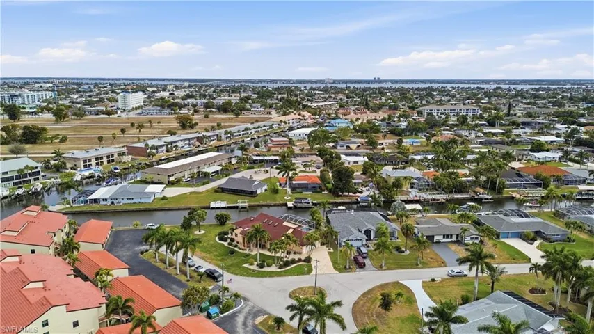 Aerial perspective of suburban area featuring the dead end street and cul-de-sac street.