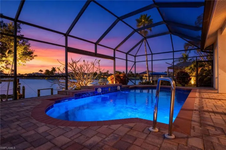 Spectacular sunsets with a gorgeous lake view