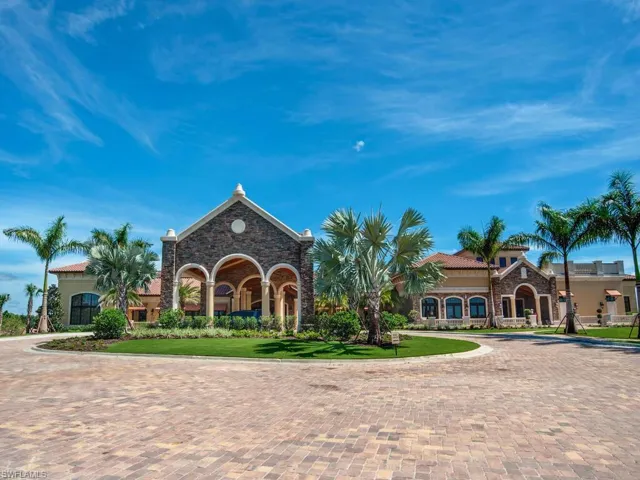 View of front of house featuring a front yard