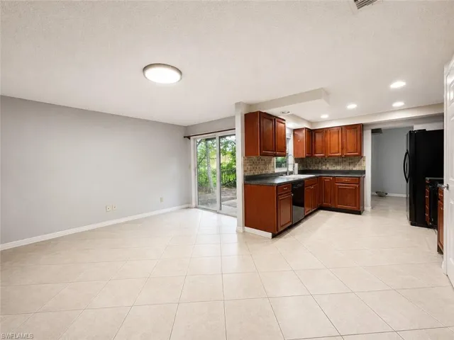 Dining/Kitchen Area