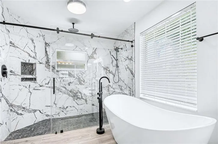 196 Palmetto Dunes Cir, Naples, Florida 34113