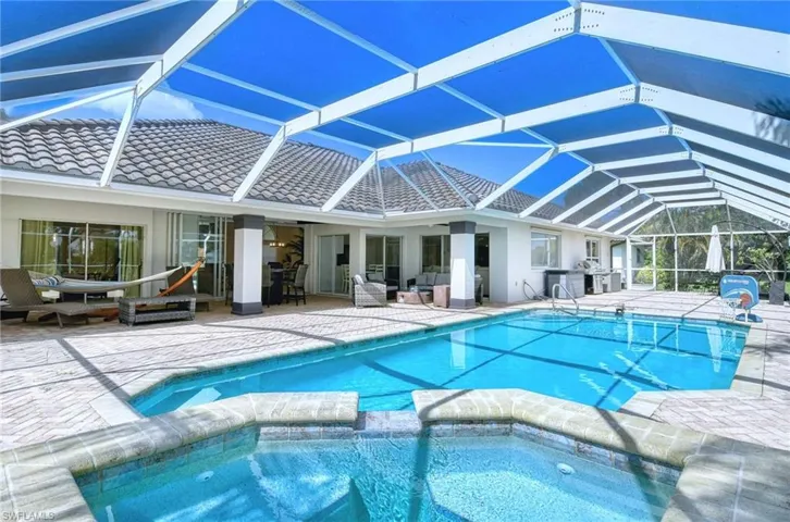 196 Palmetto Dunes Cir, Naples, Florida 34113