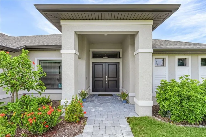 818 SW 9th  CT, Cape Coral, FL 33991