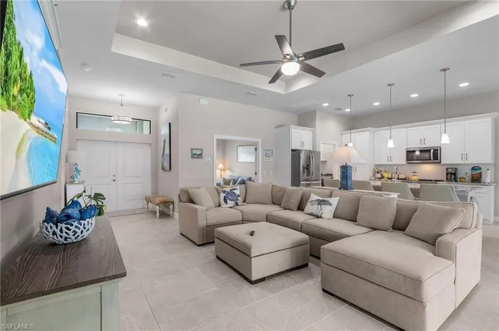 818 SW 9th  CT, Cape Coral, FL 33991
