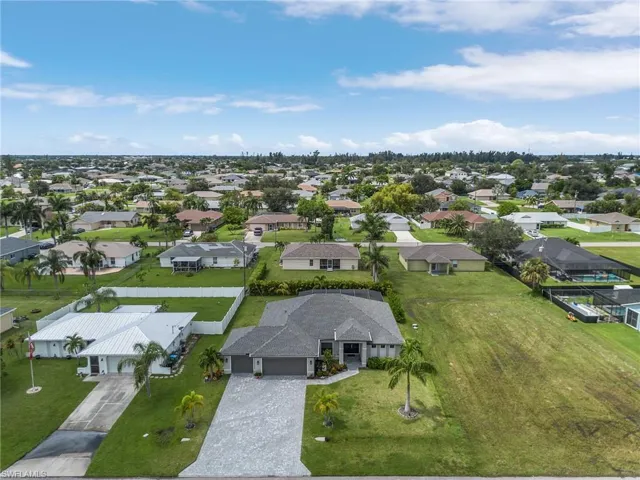 818 SW 9th  CT, Cape Coral, FL 33991