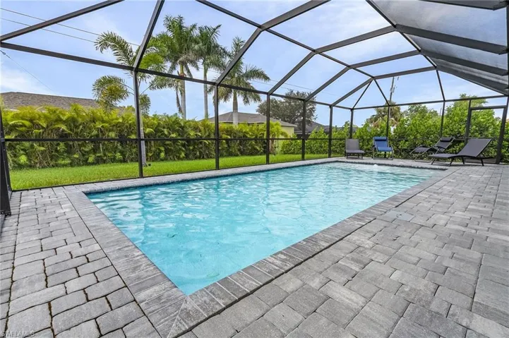 818 SW 9th  CT, Cape Coral, FL 33991