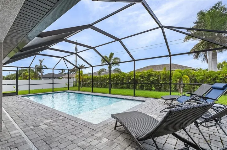 818 SW 9th  CT, Cape Coral, FL 33991