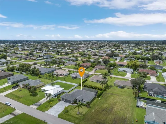818 SW 9th  CT, Cape Coral, FL 33991