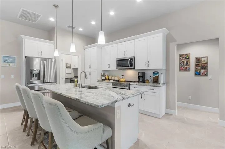 818 SW 9th  CT, Cape Coral, FL 33991