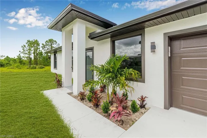 633 Windermere Dr, Lehigh Acres, Florida 33972