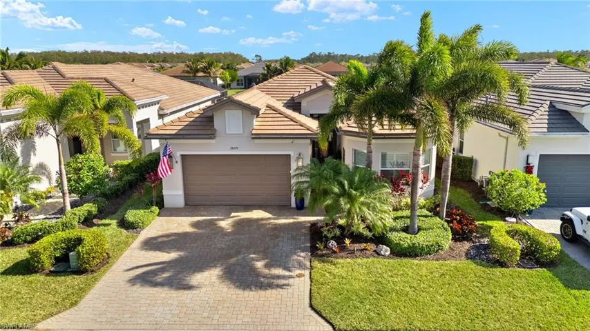 Within walking distance to sport courts, swimming pool and clubhouse!
