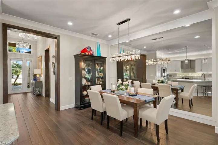 This shot gives you a better view of the foyer!