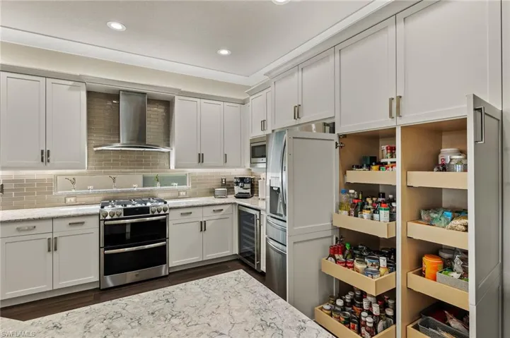 LOVE the pull outs in the pantry!!!