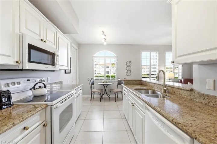 300 L Ambiance Cir 102, Naples, Florida 34108
