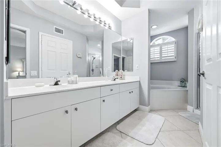 300 L Ambiance Cir 102, Naples, Florida 34108
